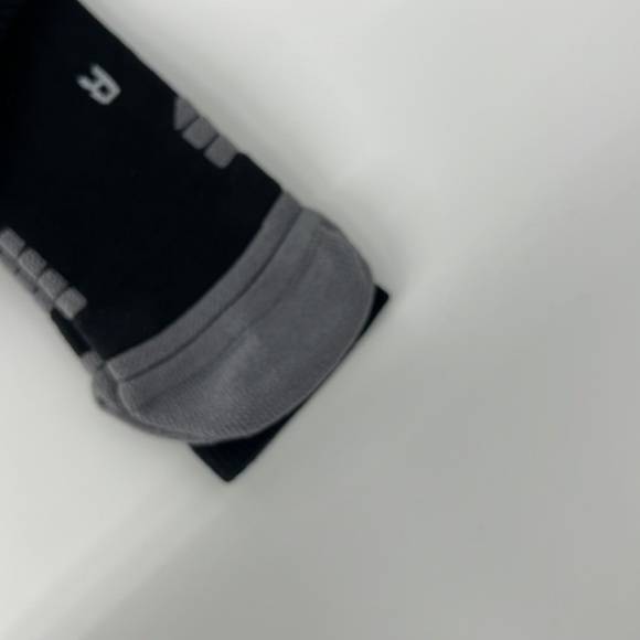 Under Armour NWT men’s crew socks 1 pair 8.5-13 - Picture 3 of 5